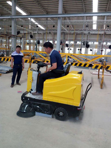貴州某汽車(chē)廠(chǎng)掃地機(jī)交機(jī)現(xiàn)場(chǎng)