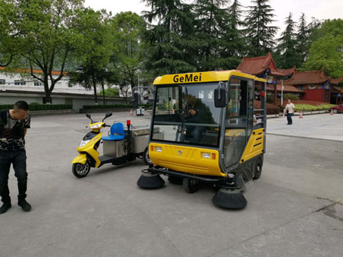 吉首某酒業(yè)工廠(chǎng)格美全封閉掃地車(chē)交機(jī)現(xiàn)場(chǎng)