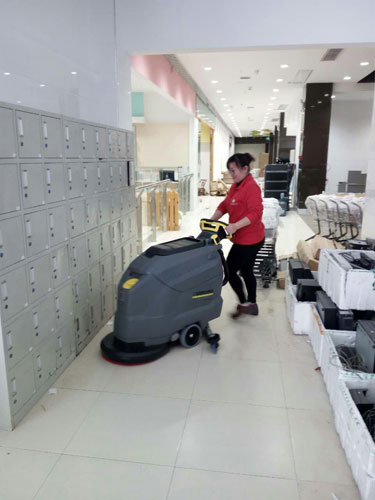 長沙亮點環(huán)保科技有限公司,駕駛式洗地機,洗掃一體機,吸塵掃地車哪里好,亮點環(huán)保
