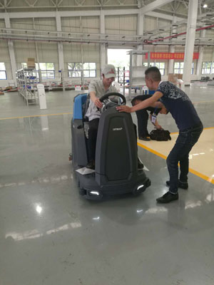 洗地機，掃地機，工業(yè)吸塵器，高壓清洗機，洗掃一體機，駕駛式洗地機，手推式洗地機，駕駛式掃地機，手推式掃地機，商用吸塵器