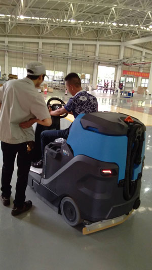 洗地機，掃地機，工業(yè)吸塵器，高壓清洗機，洗掃一體機，駕駛式洗地機，手推式洗地機，駕駛式掃地機，手推式掃地機，商用吸塵器