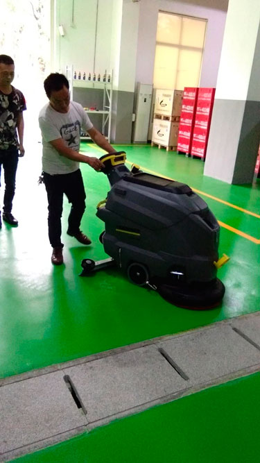 洗地機(jī)，掃地機(jī)，工業(yè)吸塵器，高壓清洗機(jī)，洗掃一體機(jī)，駕駛式洗地機(jī)，手推式洗地機(jī)，駕駛式掃地機(jī)，手推式掃地機(jī)，長(zhǎng)沙亮點(diǎn)環(huán)保官網(wǎng)，商用吸塵器，長(zhǎng)沙洗地機(jī)，長(zhǎng)沙掃地機(jī)，長(zhǎng)沙高壓清洗機(jī)，湖南工業(yè)吸塵器，湖南掃地機(jī)，湖南高壓清洗機(jī)，湖南工業(yè)吸塵器