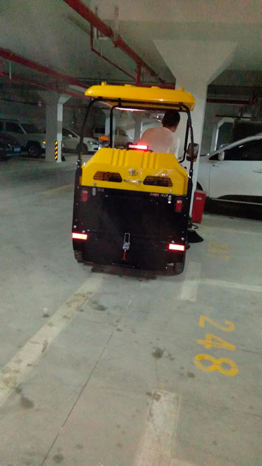 洗地機(jī)，掃地機(jī)，工業(yè)吸塵器，高壓清洗機(jī)，洗掃一體機(jī)，駕駛式洗地機(jī)，手推式洗地機(jī)，駕駛式掃地機(jī)，手推式掃地機(jī)，長(zhǎng)沙亮點(diǎn)環(huán)保官網(wǎng)，商用吸塵器，長(zhǎng)沙洗地機(jī)，長(zhǎng)沙掃地機(jī)，長(zhǎng)沙高壓清洗機(jī)，湖南工業(yè)吸塵器，湖南掃地機(jī)，湖南高壓清洗機(jī)，湖南工業(yè)吸塵器