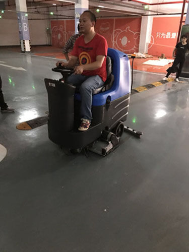 洗地機(jī)，掃地機(jī)，工業(yè)吸塵器，高壓清洗機(jī)，洗掃一體機(jī)，駕駛式洗地機(jī)，手推式洗地機(jī)，駕駛式掃地機(jī)，手推式掃地機(jī)，長(zhǎng)沙亮點(diǎn)環(huán)保官網(wǎng)，商用吸塵器，長(zhǎng)沙洗地機(jī)，長(zhǎng)沙掃地機(jī)，長(zhǎng)沙高壓清洗機(jī)，湖南工業(yè)吸塵器，湖南掃地機(jī)，湖南高壓清洗機(jī)，湖南工業(yè)吸塵器