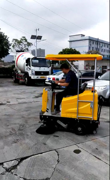 洗地機(jī)，掃地機(jī)，工業(yè)吸塵器，高壓清洗機(jī)，洗掃一體機(jī)，駕駛式洗地機(jī)，手推式洗地機(jī)，駕駛式掃地機(jī)，手推式掃地機(jī)，長(zhǎng)沙亮點(diǎn)環(huán)保官網(wǎng)，商用吸塵器，長(zhǎng)沙洗地機(jī)，長(zhǎng)沙掃地機(jī)，長(zhǎng)沙高壓清洗機(jī)，湖南工業(yè)吸塵器，湖南掃地機(jī)，湖南高壓清洗機(jī)，湖南工業(yè)吸塵器