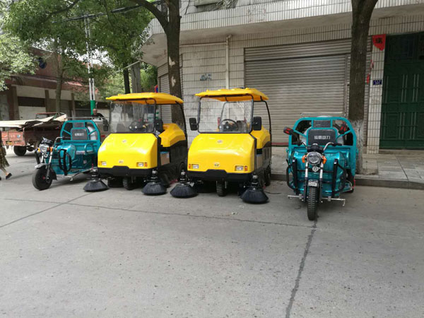 洗地機(jī)，掃地機(jī)，工業(yè)吸塵器，高壓清洗機(jī)，洗掃一體機(jī)，駕駛式洗地機(jī)，手推式洗地機(jī)，駕駛式掃地機(jī)，手推式掃地機(jī)，長(zhǎng)沙亮點(diǎn)環(huán)保官網(wǎng)，商用吸塵器，長(zhǎng)沙洗地機(jī)，長(zhǎng)沙掃地機(jī)，長(zhǎng)沙高壓清洗機(jī)，湖南工業(yè)吸塵器，湖南掃地機(jī)，湖南高壓清洗機(jī)，湖南工業(yè)吸塵器