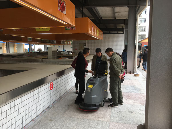 洗地機，掃地機，工業(yè)吸塵器，高壓清洗機，洗掃一體機，駕駛式洗地機，手推式洗地機，駕駛式掃地機，手推式掃地機，長沙亮點環(huán)保官網(wǎng)，商用吸塵器，長沙洗地機，長沙掃地機，長沙高壓清洗機，湖南工業(yè)吸塵器，湖南掃地機，湖南高壓清洗機，湖南工業(yè)吸塵器