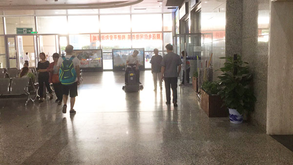 洗地機(jī)，掃地機(jī)，工業(yè)吸塵器，高壓清洗機(jī)，洗掃一體機(jī)，駕駛式洗地機(jī)，手推式洗地機(jī)，駕駛式掃地機(jī)，手推式掃地機(jī)，長(zhǎng)沙亮點(diǎn)環(huán)保官網(wǎng)，商用吸塵器，長(zhǎng)沙洗地機(jī)，長(zhǎng)沙掃地機(jī)，長(zhǎng)沙高壓清洗機(jī)，湖南工業(yè)吸塵器，湖南掃地機(jī)，湖南高壓清洗機(jī)，湖南工業(yè)吸塵器