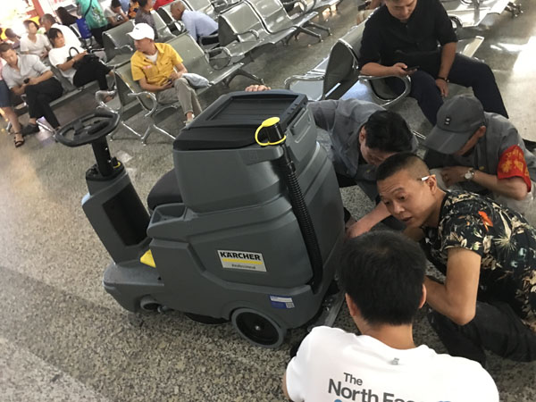 洗地機(jī)，掃地機(jī)，工業(yè)吸塵器，高壓清洗機(jī)，洗掃一體機(jī)，駕駛式洗地機(jī)，手推式洗地機(jī)，駕駛式掃地機(jī)，手推式掃地機(jī)，長(zhǎng)沙亮點(diǎn)環(huán)保官網(wǎng)，商用吸塵器，長(zhǎng)沙洗地機(jī)，長(zhǎng)沙掃地機(jī)，長(zhǎng)沙高壓清洗機(jī)，湖南工業(yè)吸塵器，湖南掃地機(jī)，湖南高壓清洗機(jī)，湖南工業(yè)吸塵器