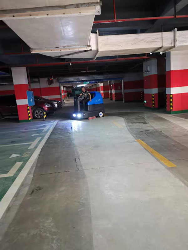 洗地機(jī)，掃地機(jī)，工業(yè)吸塵器，高壓清洗機(jī)，洗掃一體機(jī)，駕駛式洗地機(jī)，手推式洗地機(jī)，駕駛式掃地機(jī)，手推式掃地機(jī)，長沙亮點(diǎn)環(huán)保官網(wǎng)，商用吸塵器，長沙洗地機(jī)，長沙掃地機(jī)，長沙高壓清洗機(jī)，湖南工業(yè)吸塵器，湖南掃地機(jī)，湖南高壓清洗機(jī)，湖南工業(yè)吸塵器